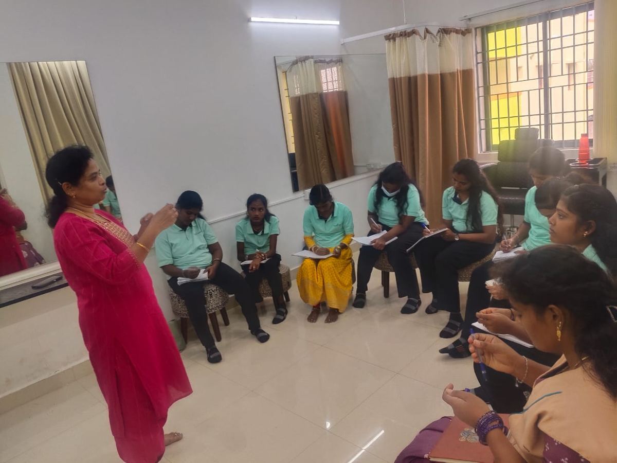 Beautician training — theory session with instructor